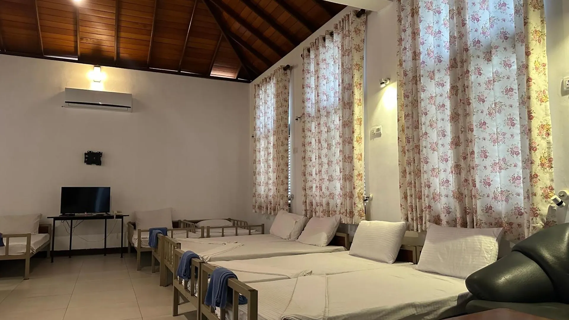Amaluna Resorts Negombo 3*,